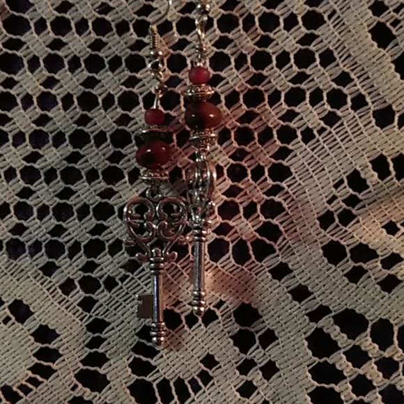 Hand crafted dangly earrings - Picture 7 of 8